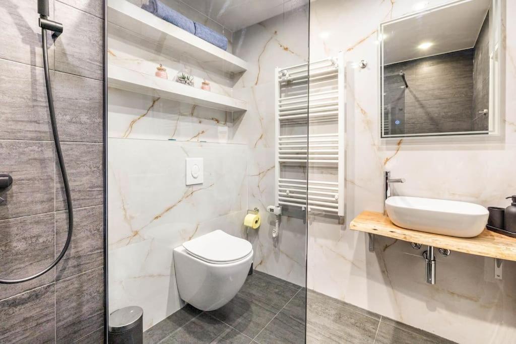 Cozy Renovated Apartment Close To Schoenbrunn Palace Відень Екстер'єр фото
